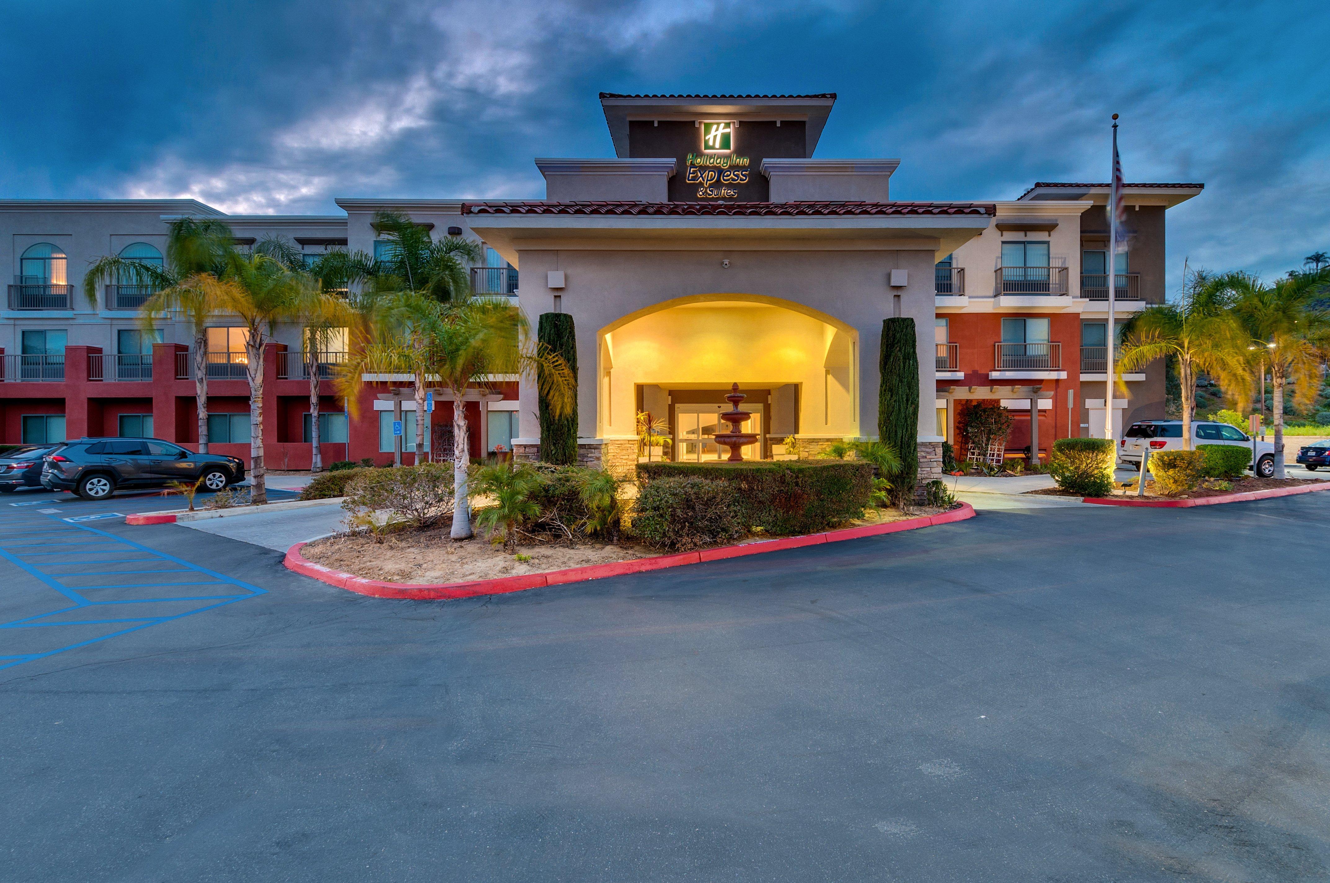 Holiday Inn Express Hotel & Suites Lake Elsinore By Ihg Extérieur photo