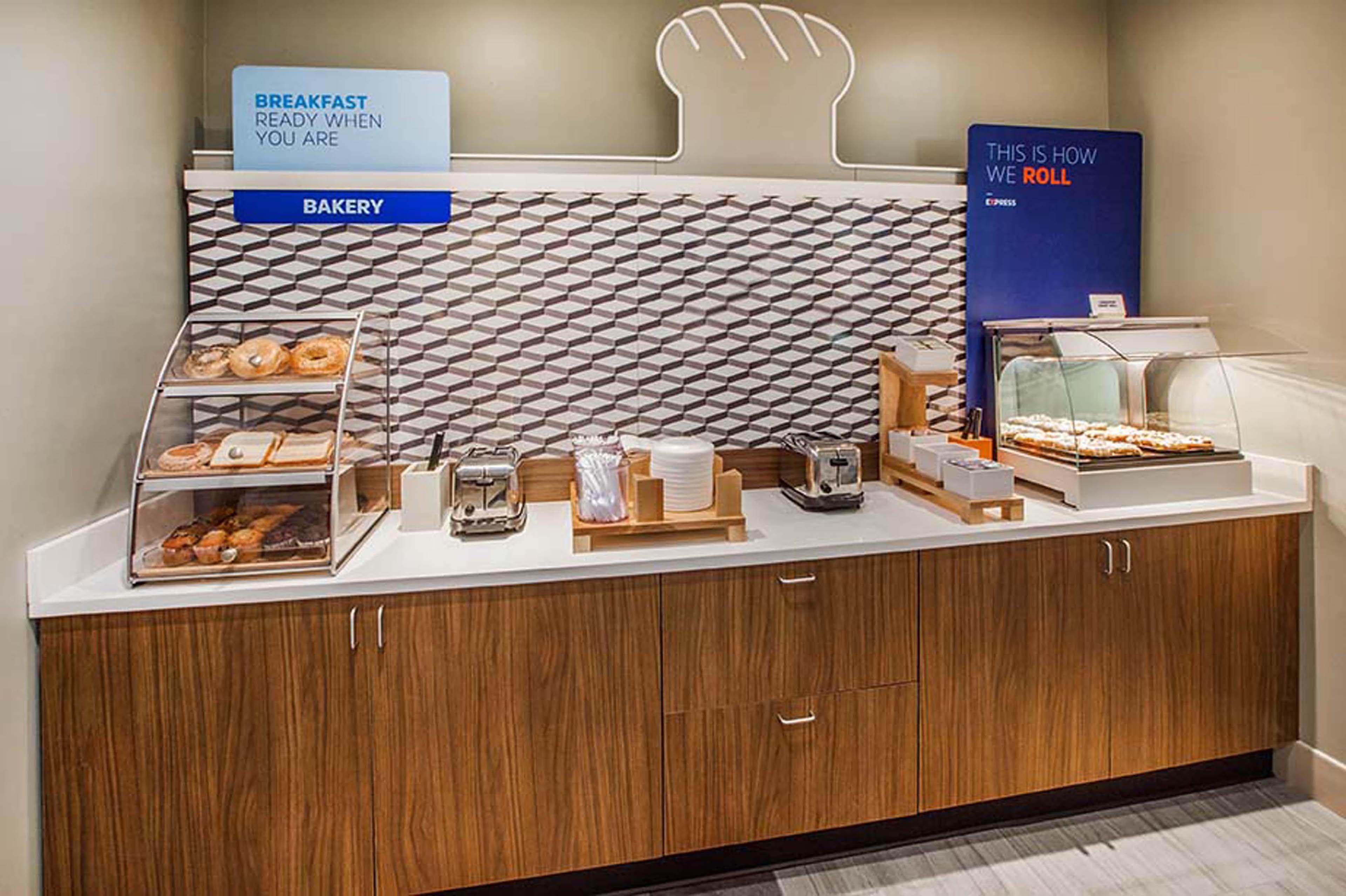 Holiday Inn Express Hotel & Suites Lake Elsinore By Ihg Extérieur photo