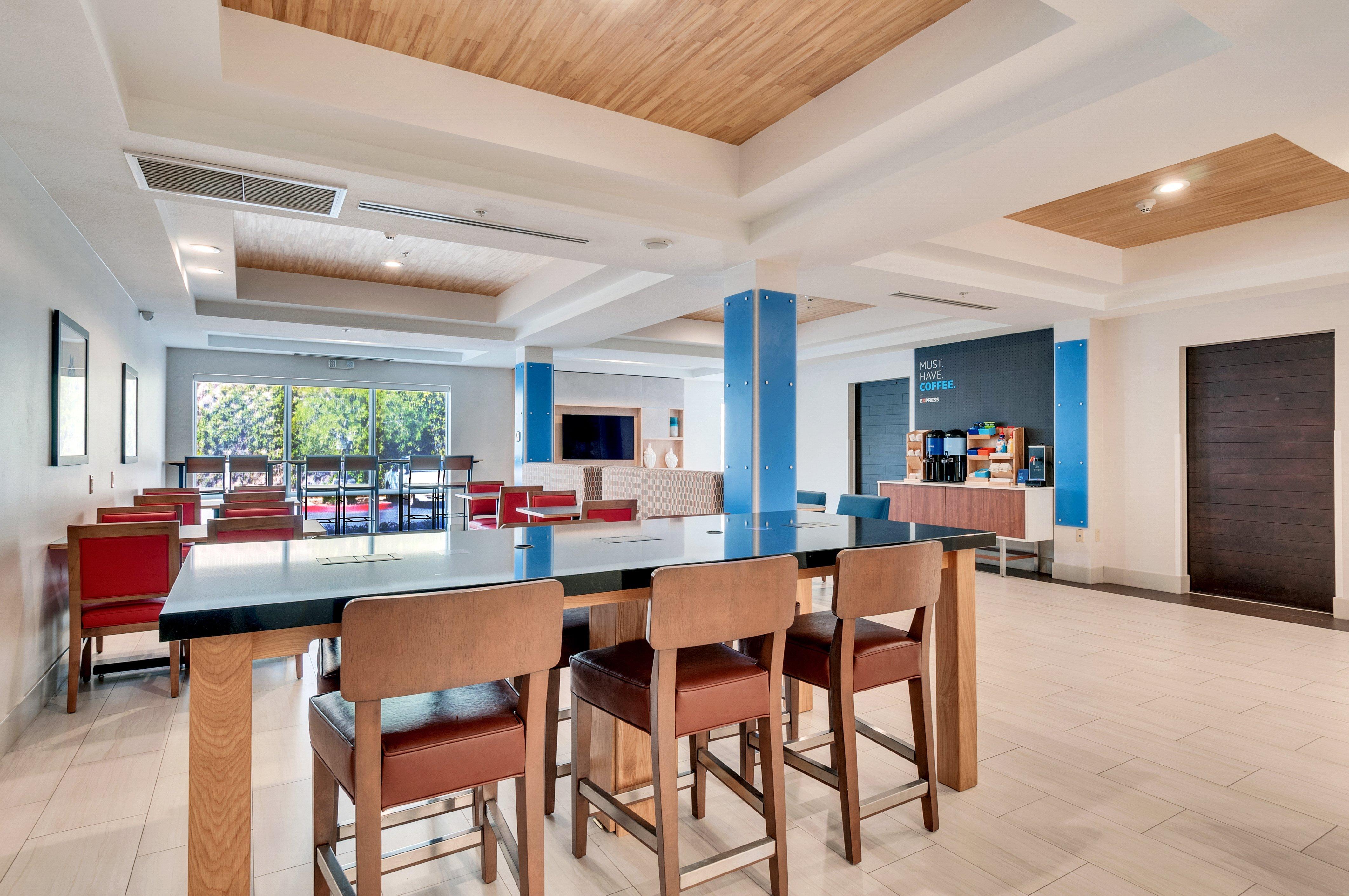 Holiday Inn Express Hotel & Suites Lake Elsinore By Ihg Extérieur photo